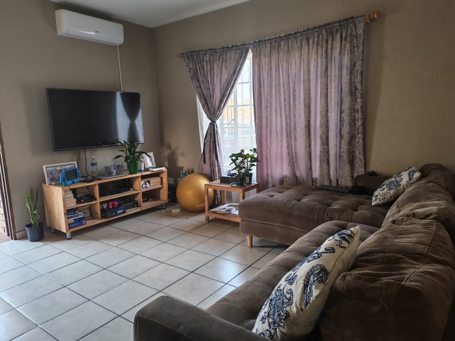 2 Bedroom Property for Sale in Waterval East North West